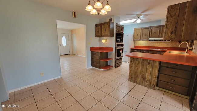 Building Photo - 601 Cll Del Sud