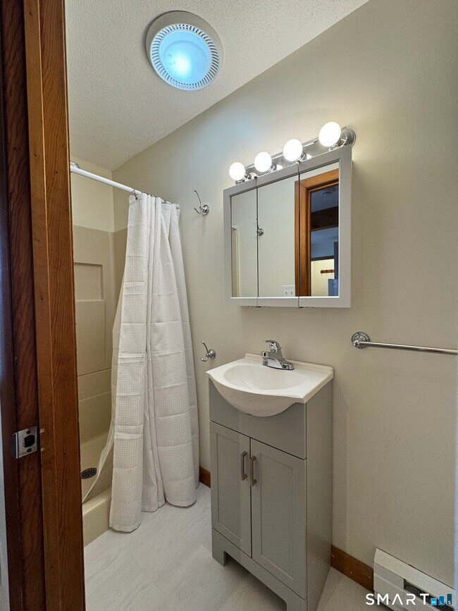 Foto del edificio - 49 Ledyard Ave