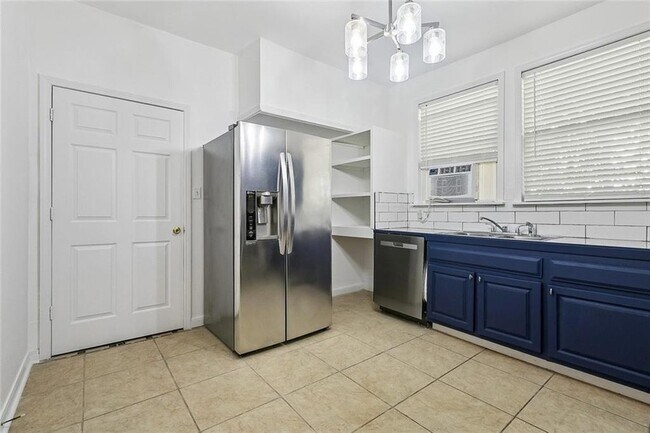 Foto del edificio - 2646 Jonquil St