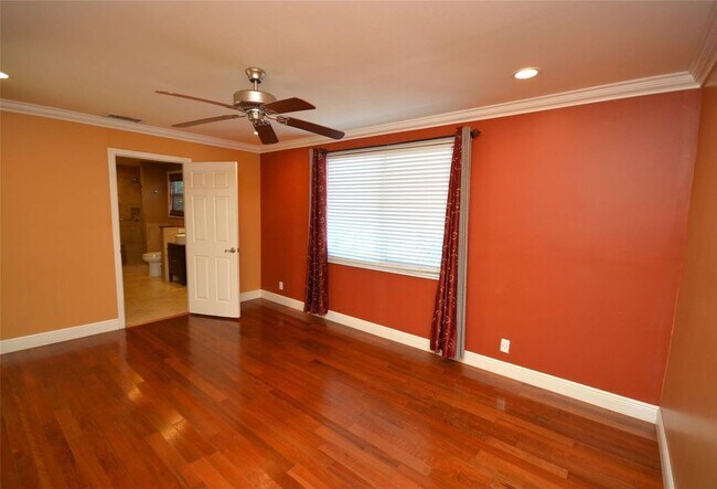 Building Photo - 10871 SW 11th Manor