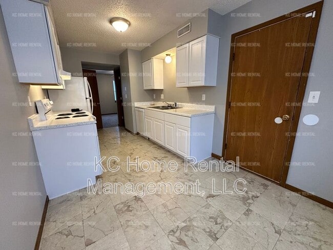 Building Photo - 502 Sky Vue Dr