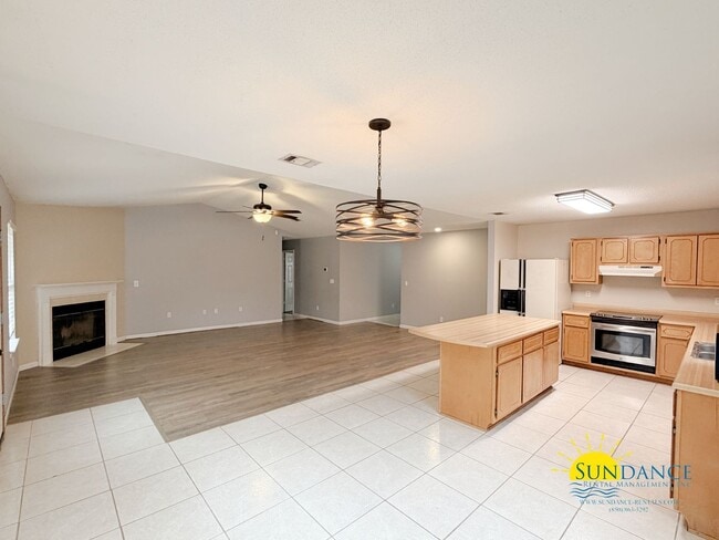 Foto del edificio - Bright & Open 3-Bedroom Home with great Floorplan in Mary Esther!