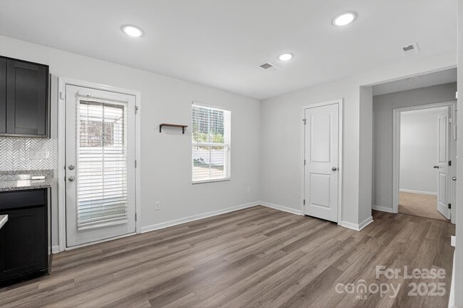 Foto del edificio - 5803 Camp Ct