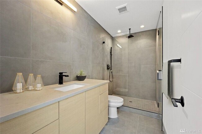 Foto del edificio - 100 NE 45th St