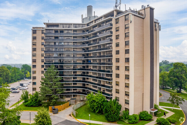 Building Photo - Royal Gate Apartments