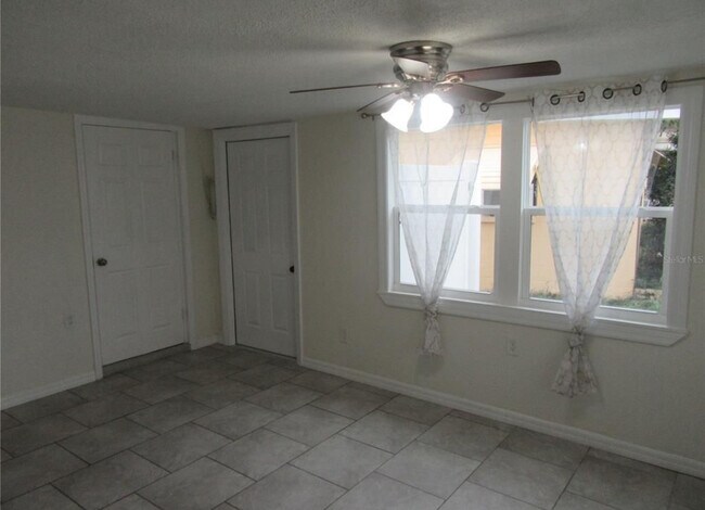 Foto del edificio - 11913 104th St