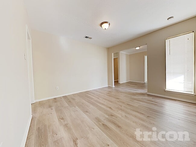 Building Photo - 6511 Grey Oaks Dr