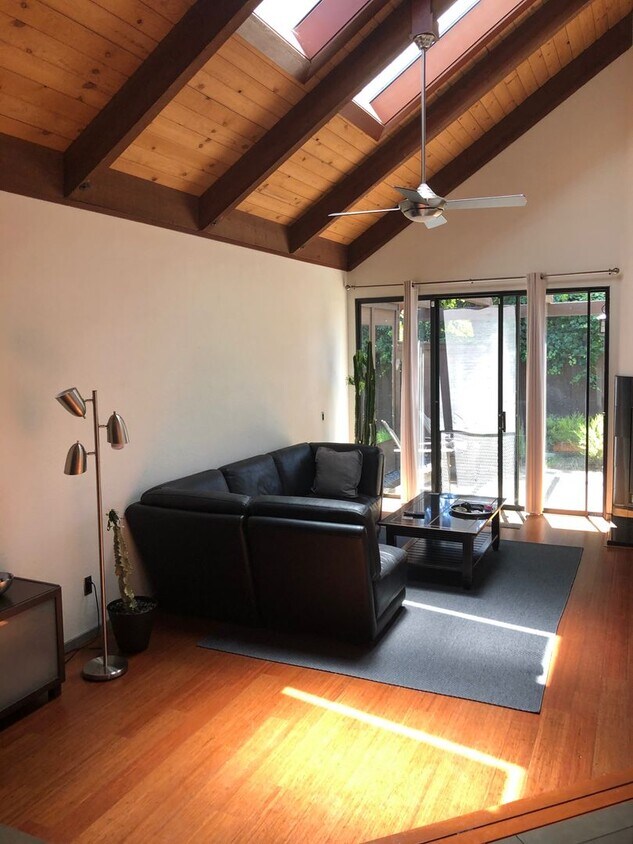 Foto principal - Furnished 2 bedroom 2 bath, WiFi and Garba...