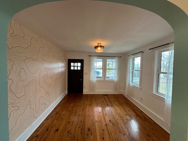 Building Photo - 418 S 8th St