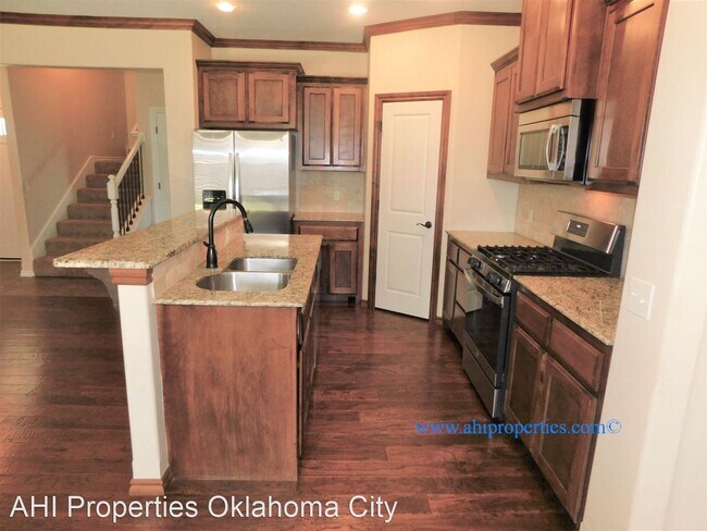 Building Photo - 4 br, 2.5 bath House - 19200 Grassmere Way