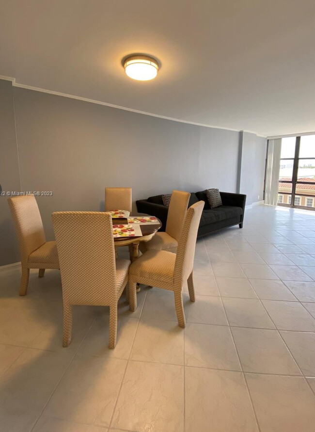 Foto del edificio - 2049 S Ocean Dr