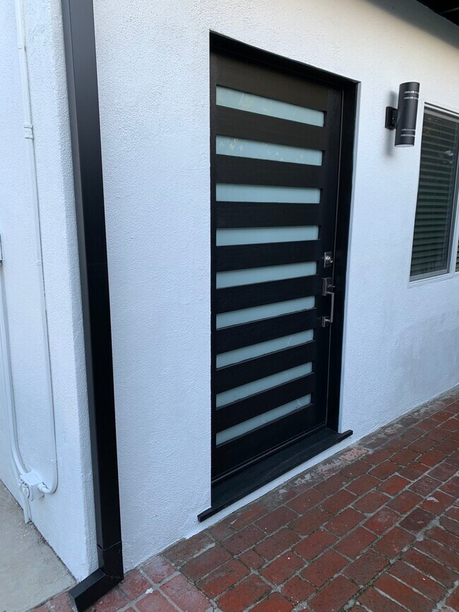 Foto del edificio - 1102 Centinela Ave