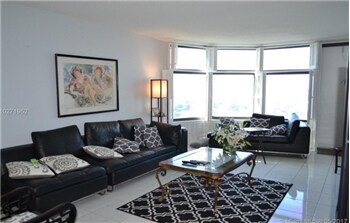 Building Photo - 3375 N Country Club Dr