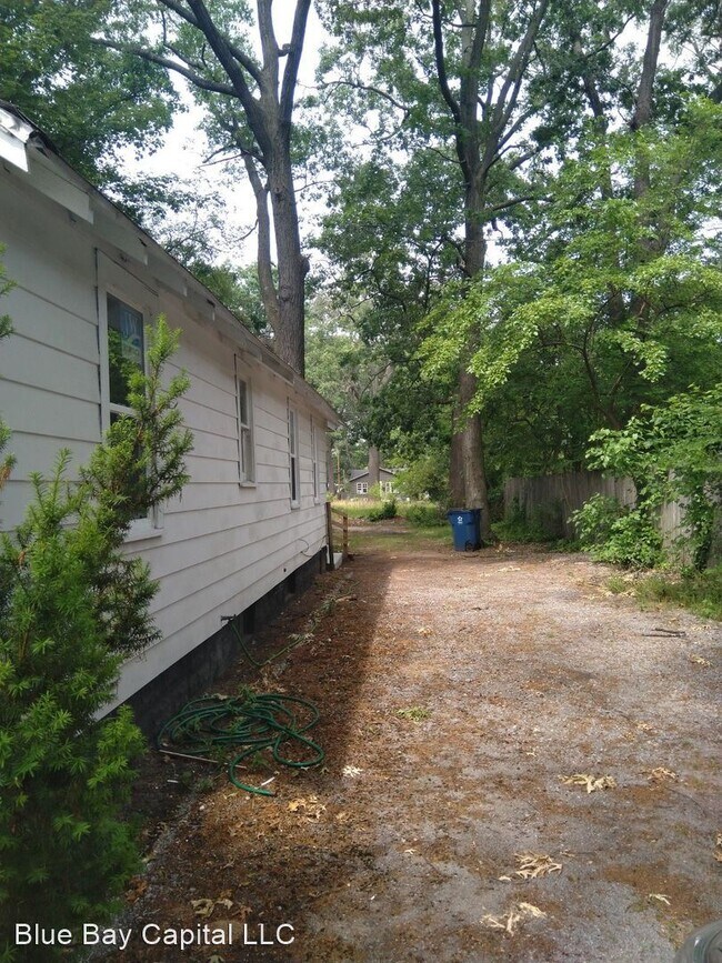 Building Photo - 3 br, 1 bath House - 3233 Waalkes St