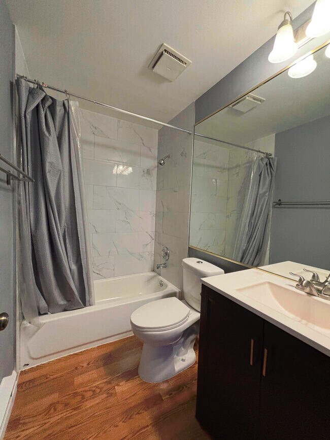 Foto del edificio - 175 N Waters Edge Dr