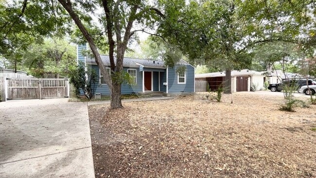 Building Photo - 520 Iris Dr