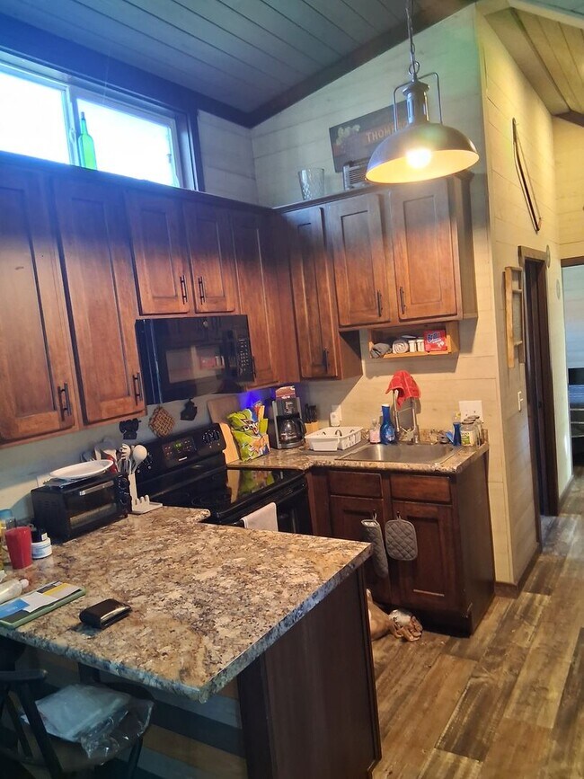 Foto del edificio - Charming 1BR House in Flat Rock