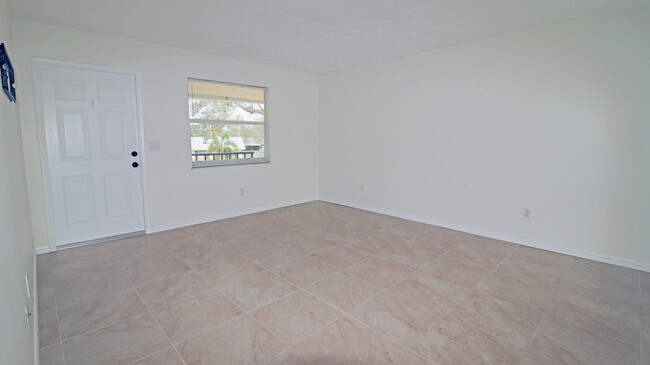 Foto del edificio - 720 SW Gardens Blvd