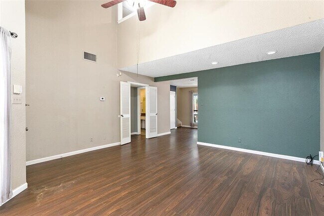 Building Photo - 9209 Sweetwater Dr