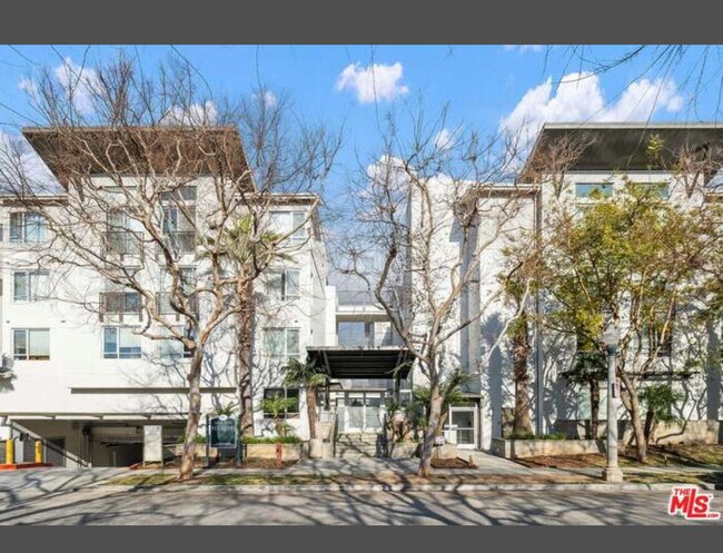 Foto del edificio - 6400 Crescent Park E