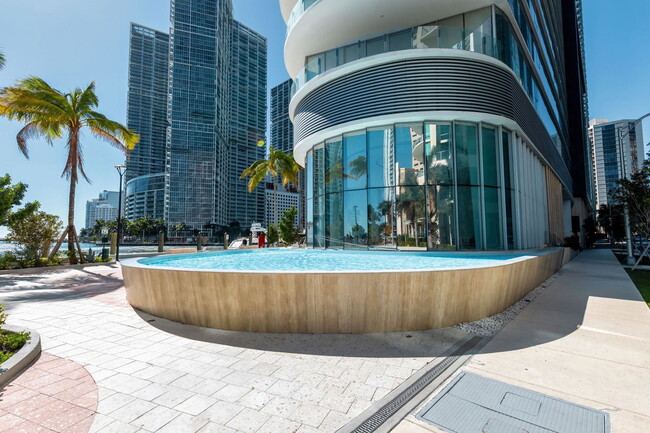 Foto del edificio - 300 Biscayne Blvd Way