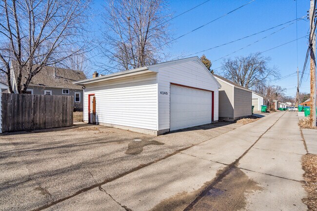 Foto del edificio - 4245 Utica Ave S