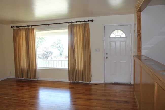 Building Photo - 1943 S Davis Blvd