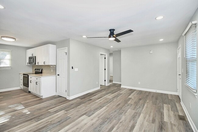 Foto del edificio - 2921 Ravencroft Dr