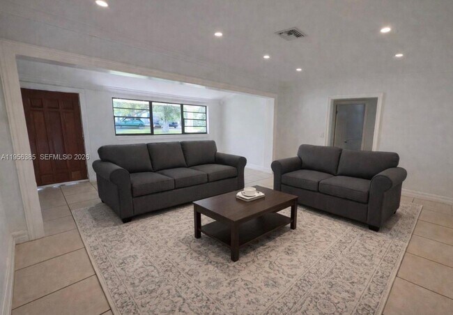 Foto del edificio - 3614 SW 58th Ave