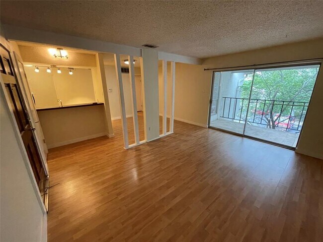 Building Photo - 6910 Hart Ln