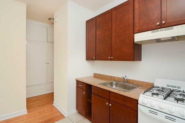 Foto del edificio - 2737 N Spaulding Ave