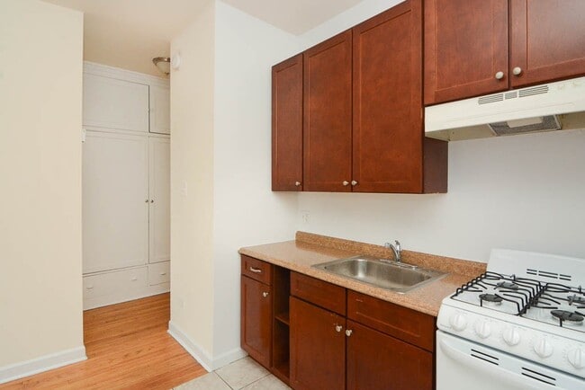 Building Photo - 2737 N Spaulding Ave