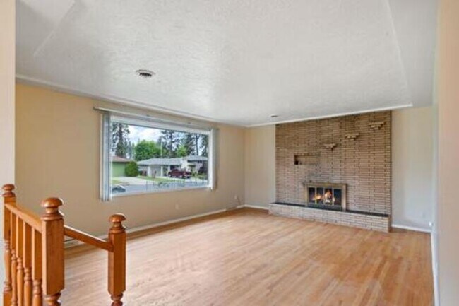 Foto del edificio - 3328 W Elmhurst Ave