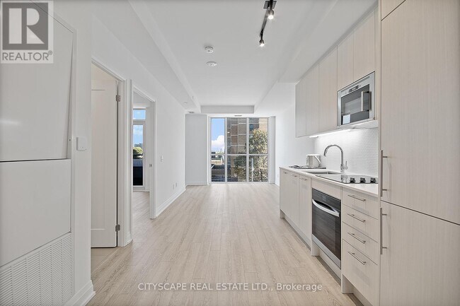 Building Photo - 286 Main St