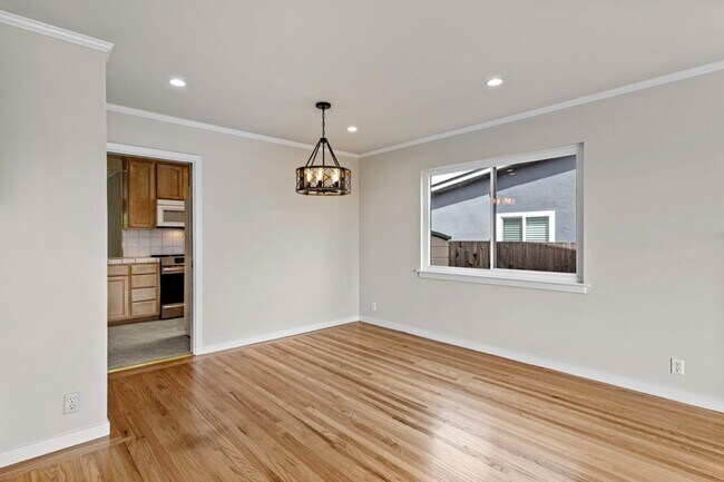 Foto del edificio - 526 Redwood Ave