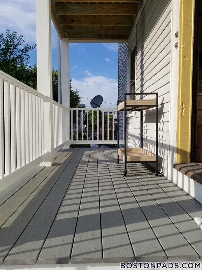 Building Photo - 55 Etna St