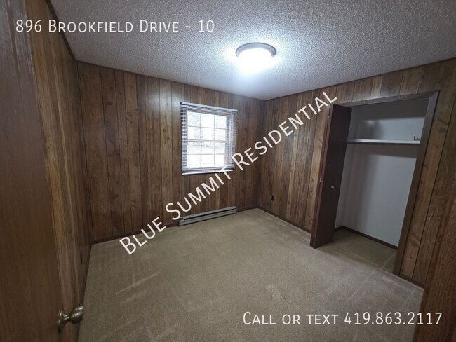 Foto del edificio - 896 Brookfield Dr