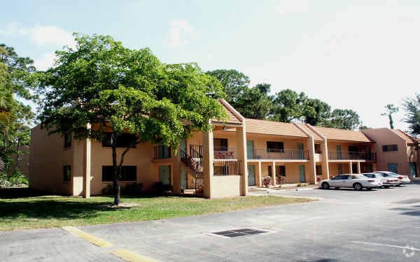 Building Photo - Palm Court at Wellington Apartments