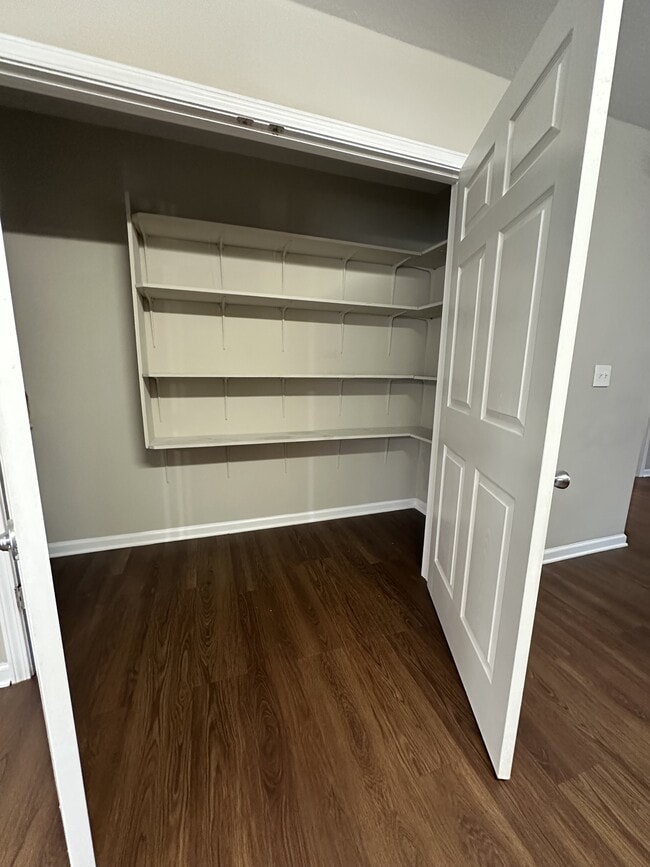 Building Photo - 128 Branch St