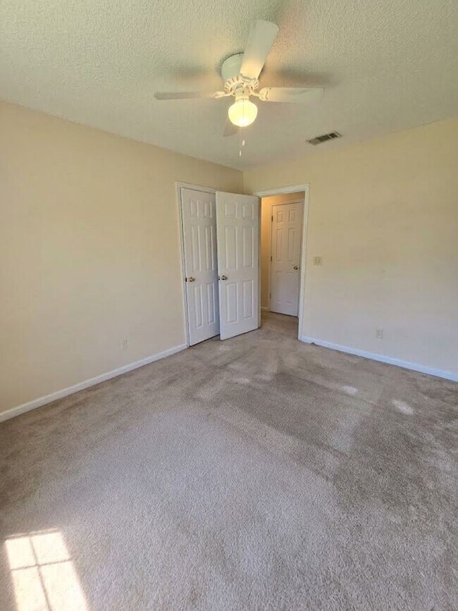 Building Photo - 1488 Flo Zechman Dr
