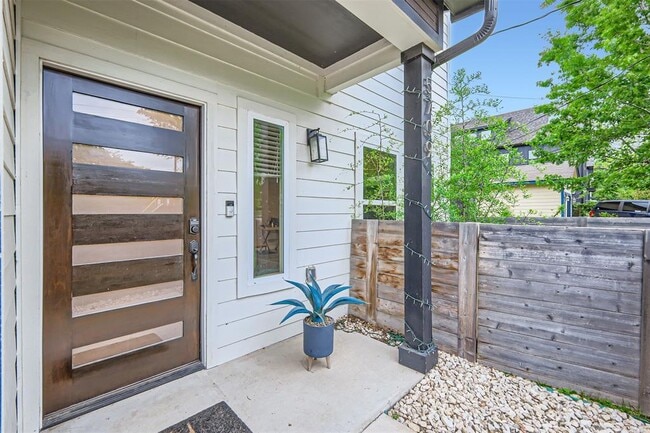 Building Photo - 5709 Tura Ln
