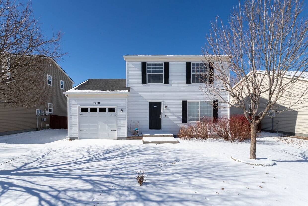 MODERN 3-BEDROOM HOME in CROSS CREEK w/ A/C - MODERN 3-BEDROOM HOME in CROSS CREEK w/ A/C