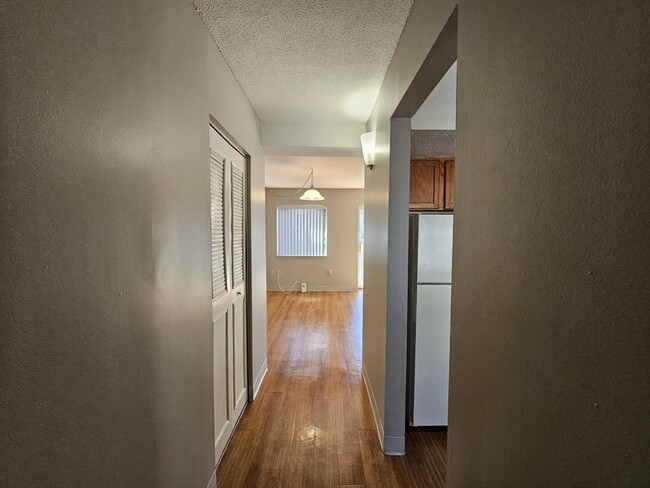 Foto del edificio - 88 Westwind Rd