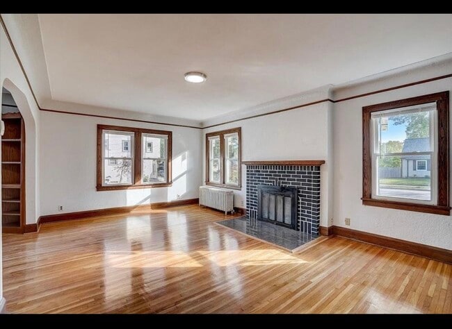 Foto del edificio - 4253 James Ave N