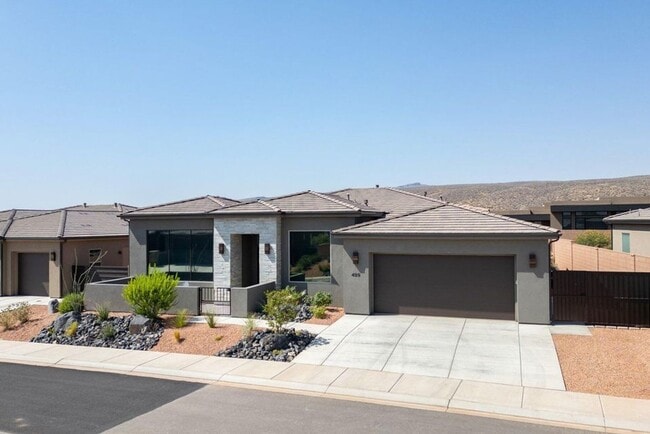 Building Photo - Beautiful 4 Bedroom Home!