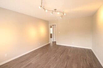 Building Photo - 529 Bashford Rd