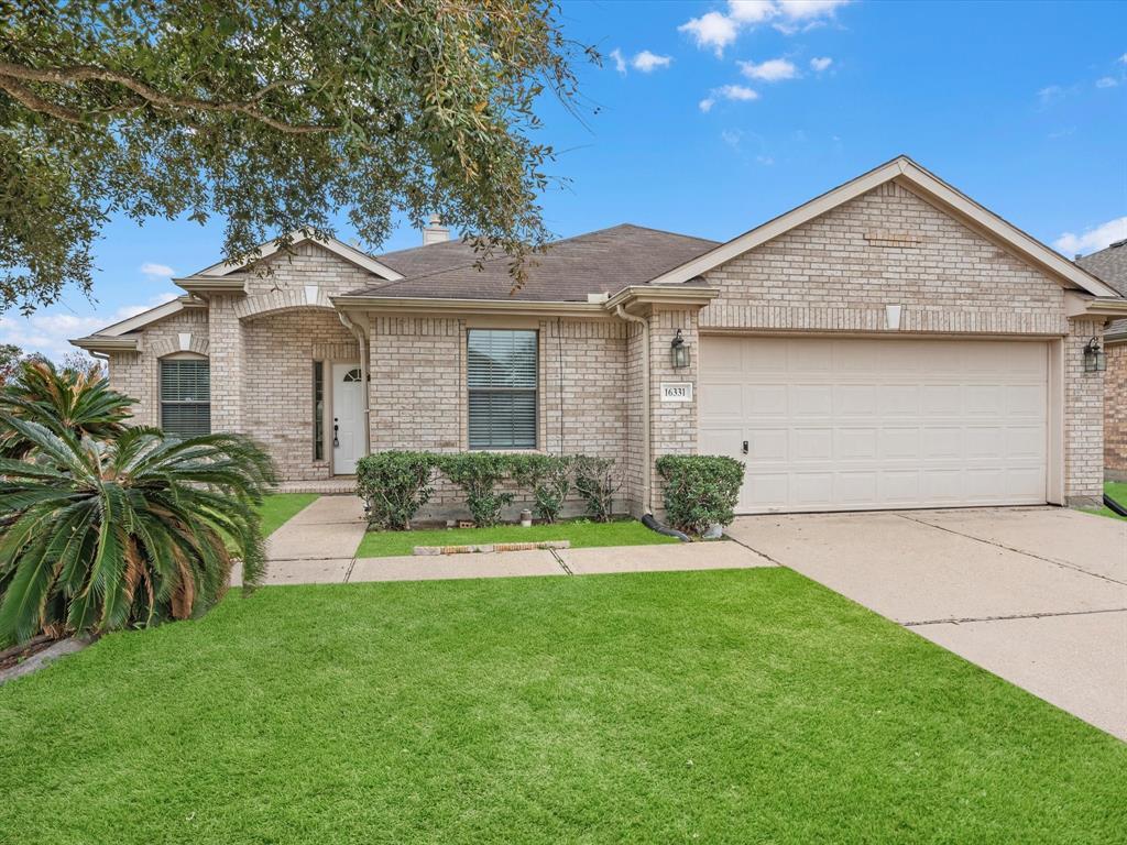 Foto principal - 16331 Autumn Leigh Dr