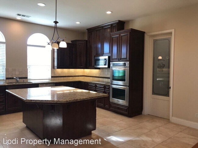 Foto del edificio - 4 br, 4.5 bath House - 12945 N Highway 88