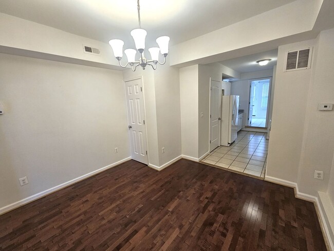 Building Photo - Cozy 2 BR 1.5 Ba Townhome by Patterson Park