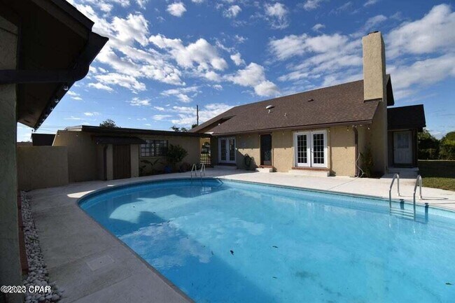 Building Photo - 2912 Kingswood Dr